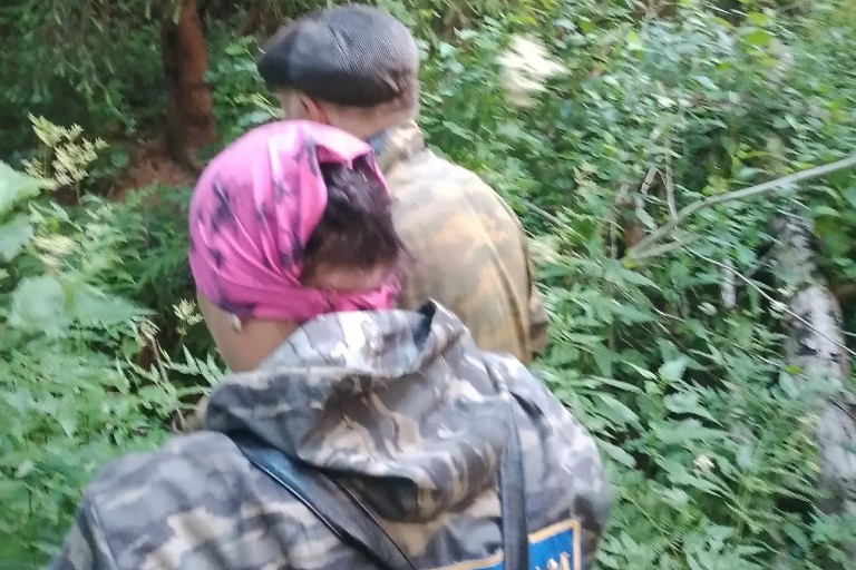 В Тверской области спасатели и волонтеры вывели из леса 80-летнего грибника
