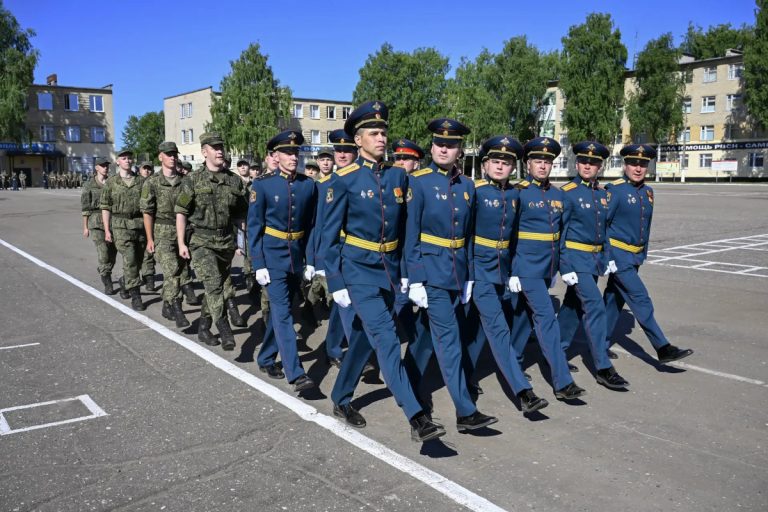 В ЗАТО Озёрный Виталий Королев поздравил Режицкую ракетную дивизию с 66-летием