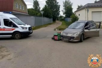 Курьер попал под колеса автомобиля в Твери Курьер попал под колеса автомобиля в Твери