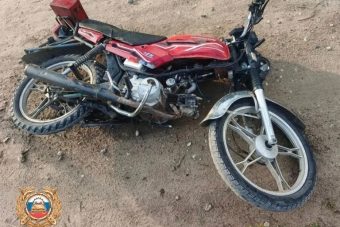 Мопед перевернулся на полном ходу в Тверской области