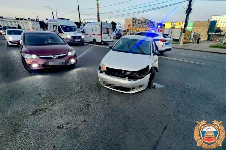 В столкновении автомобилей в Твери пострадала женщина-водитель
