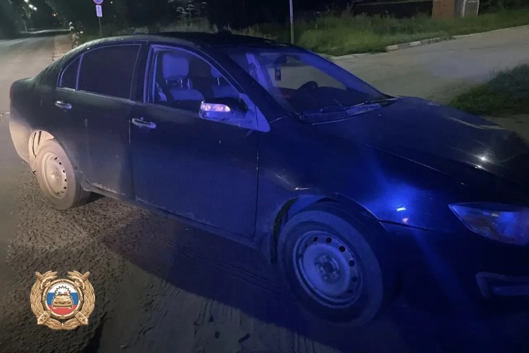 Двое подростков пострадали в столкновении мотоцикла с легковушкой в Тверской области