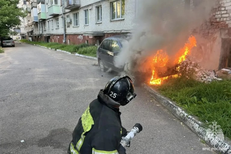 В Тверской области полыхал легковой автомобиль