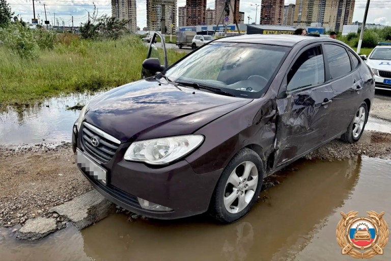 В Твери мужчина приобрел мотоцикл Honda и попал на нем в ДТП