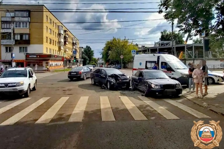 Трехмесячная девочка пострадала в столкновении легковушек в Твери