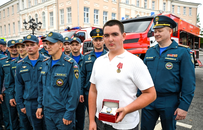 Виталий Королев и Александр Куренков наградили лучших спасателей Тверской области