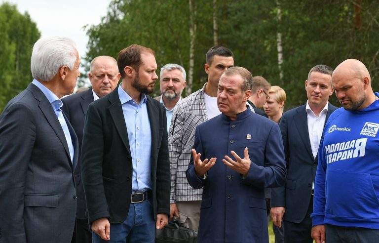 Дмитрий Медведев, Игорь Щёголев, Виталий Королев встретились с молодежью под Ржевом