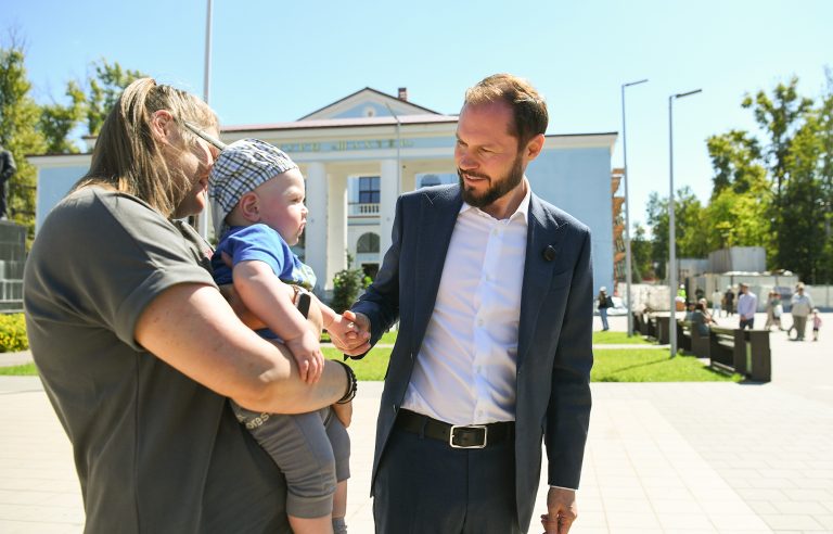 Виталий Королев назвал срок завершения реконструкции ДК «Шахтер» в Нелидово