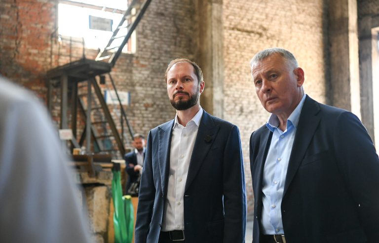 Виталий Королев назвал срок завершения реконструкции ДК «Шахтер» в Нелидово