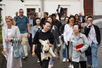 Китайские журналисты проехали по "дороге дружбы" в Тверской области Китайские журналисты проехали по "дороге дружбы" в Тверской области