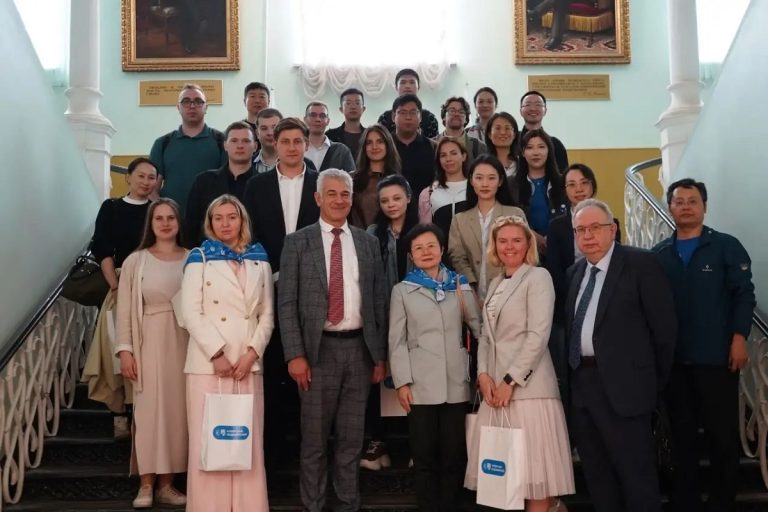 Китайские журналисты проехали по "дороге дружбы" в Тверской области