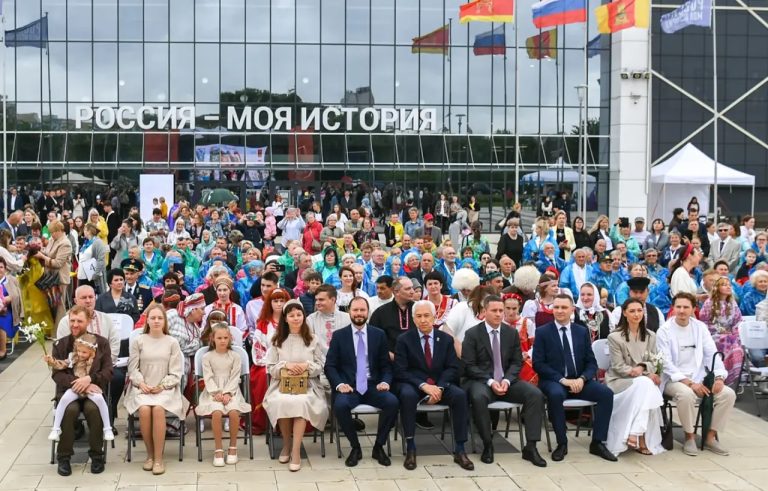 Виталий Королев вручил награды примерам истинной любви и верности