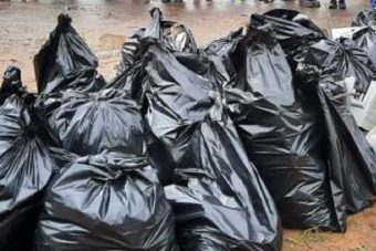 Куда жаловаться на оставляющих в подъезде пакеты с мусором соседей