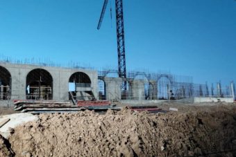 В Твери у здания Речного вокзала появились первые окна