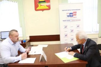 Владимир Васильев представил в избирком документы на регистрацию кандидатом в депутаты Госдумы РФ