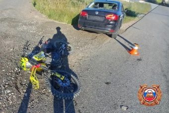 Под Тверью 14-летний мотоциклист протаранил Volkswagen Под Тверью 14-летний мотоциклист протаранил Volkswagen