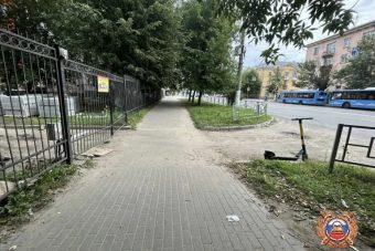 В Твери подросток на электросамокате сбил 5-летнего мальчика В Твери подросток на электросамокате сбил 5-летнего мальчика