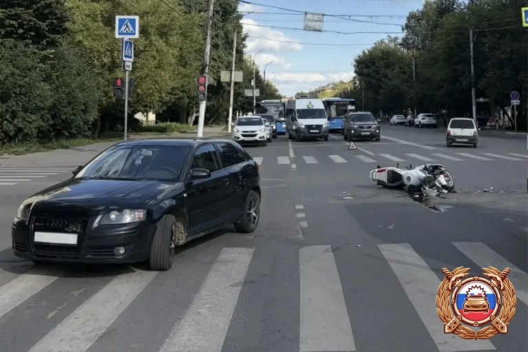 В Твери водитель Audi спровоцировал ДТП с байкером