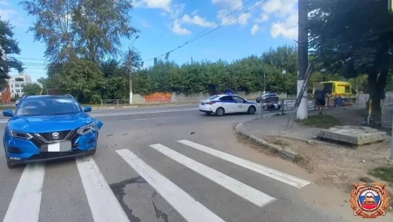 Неосторожный поворот легковушки стал причиной ДТП с мотоциклом в Твери