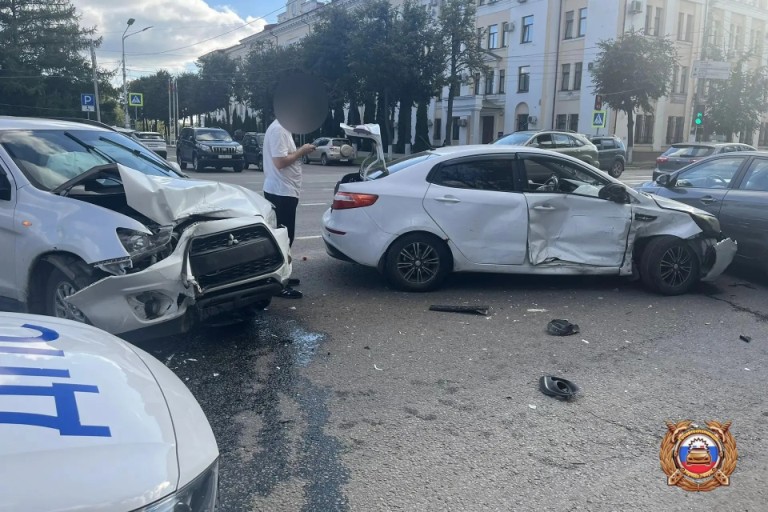 Женщину госпитализировали после тройного ДТП в Твери