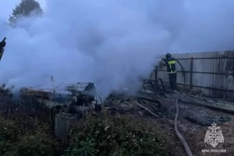В Тверской области полыхал жилой дом, есть пострадавший В Тверской области полыхал жилой дом, есть пострадавший