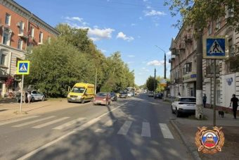 На пешеходном переходе в Твери внедорожник сбил 20-летнюю девушку