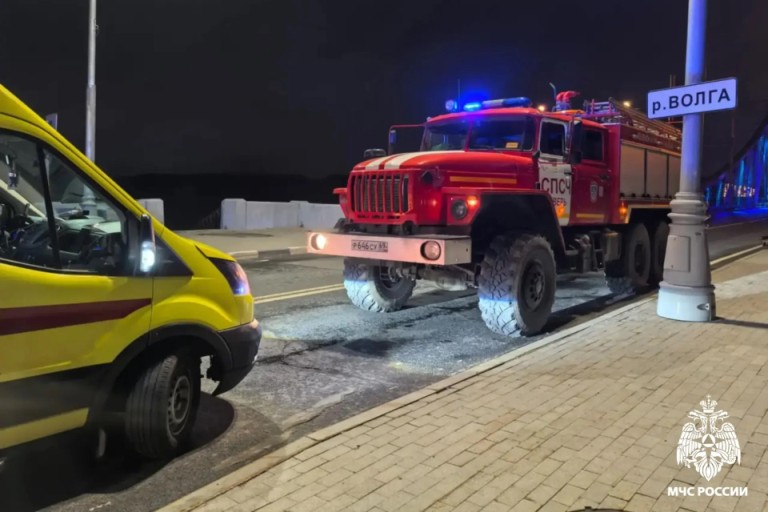В Твери возле Старого Волжского моста спасли девушку