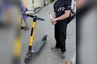 В Твери подросток на электросамокате сбил пенсионера
