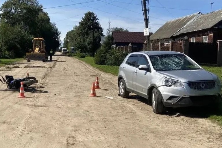 Юный мотоциклист пострадал в ДТП с кроссовером в Тверской области