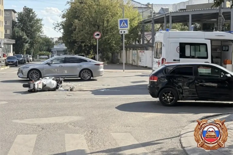 В Твери водитель Audi спровоцировал ДТП с байкером