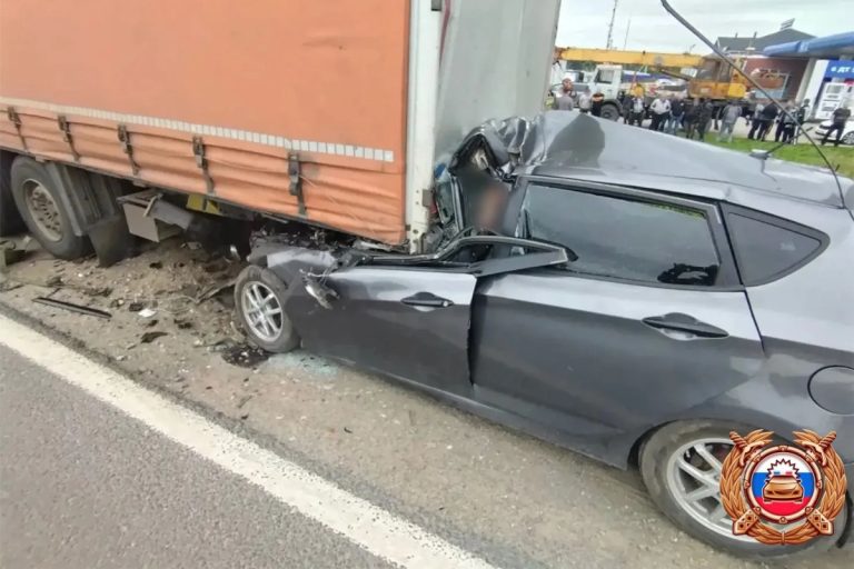 Появились фото с места смертельного ДТП на М-10 под Тверью