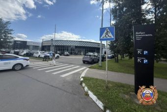 Молодая женщина попала под колеса машины на пешеходном переходе в Твери