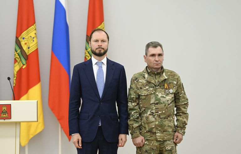 Виталий Королев вручил награды жителям Тверской области