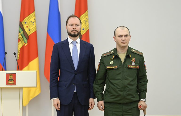 Виталий Королев вручил награды жителям Тверской области