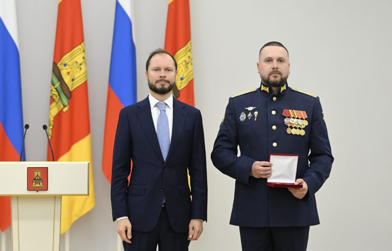 Виталий Королев вручил награды жителям Тверской области