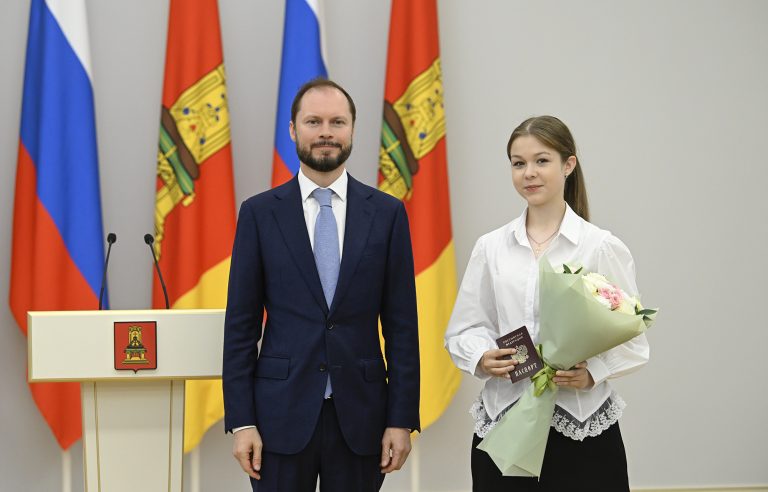 Виталий Королев вручил награды жителям Тверской области