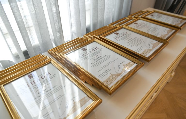 Виталий Королев вручил учёным Верхневолжья премии за выдающиеся достижения в науке и технике