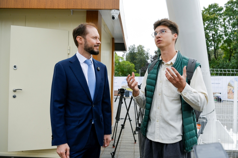 Виталий Королев открыл новое колесо обозрения в тверском Горсаду