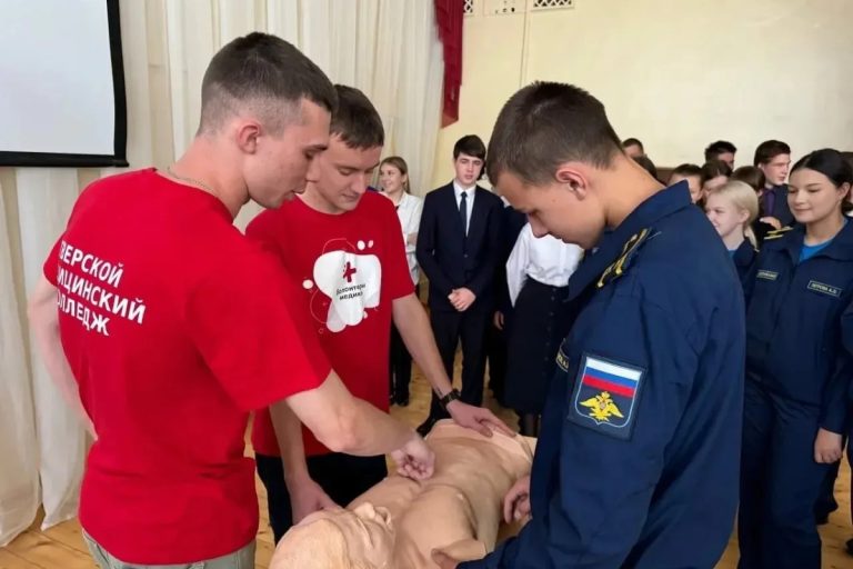Виталий Королев поздравил волонтеров-медиков Тверской области в юбилеем добровольческого движения