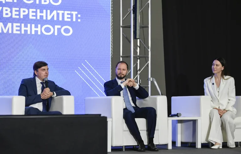Виталий Королев сообщил об увеличении выплаты учителям к 1 сентября