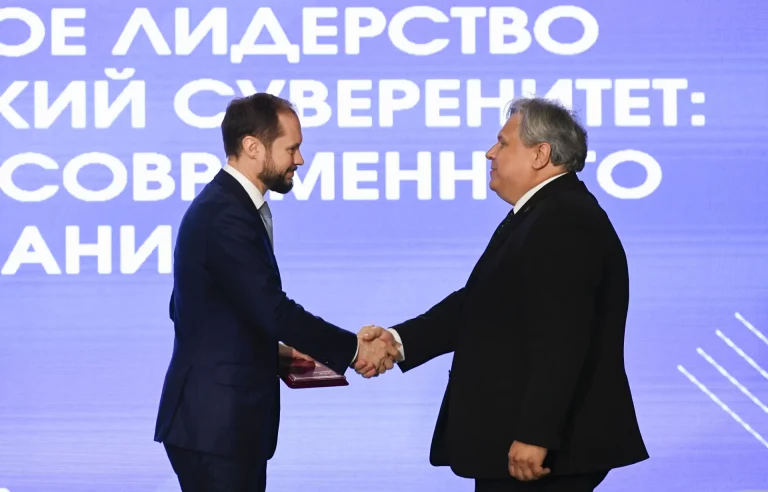 Виталий Королев сообщил об увеличении выплаты учителям к 1 сентября
