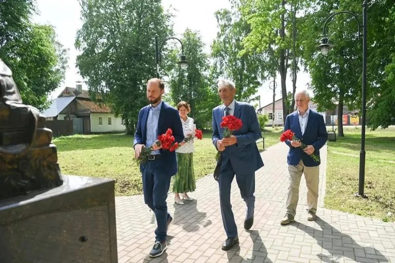 Виталий Королев поддержал инициативу присвоения звания "Город воинской доблести" Осташкову.