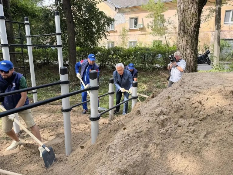 Владимир Васильев в свой день рождения инициировал субботник в Твери