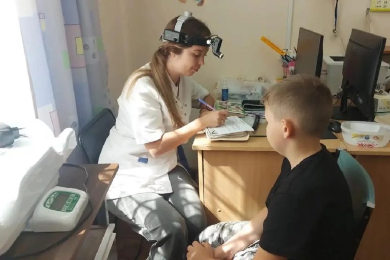 Виталий Королев сообщил об отправке в муниципалитеты десанта детских врачей