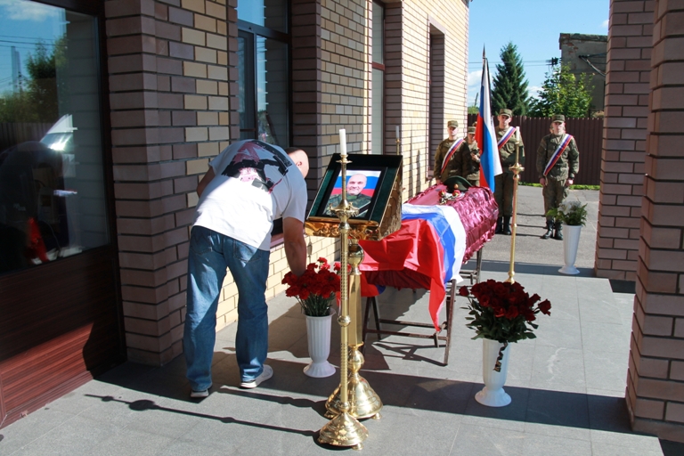 Жители Тверской области простились с земляком, погибшим на СВО