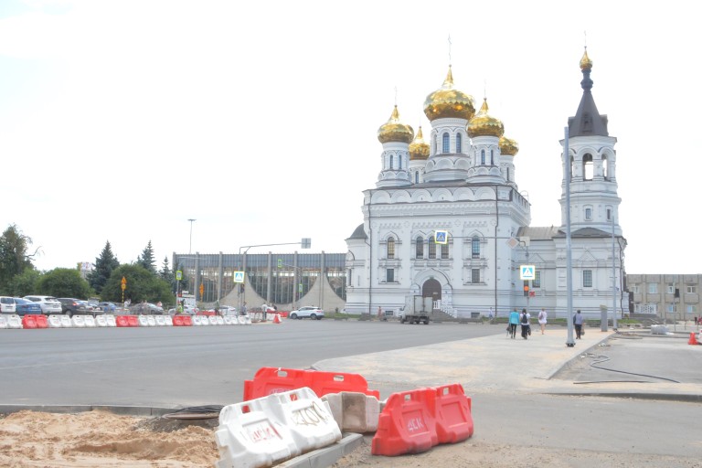 На Привокзальной площади в Твери проверяют качество нового асфальта