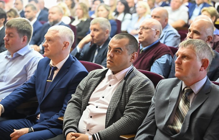 Виталий Королев вручил награды лучшим сотрудникам газовой промышленности Тверской области