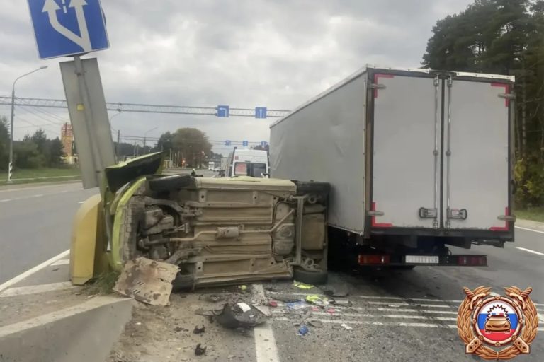 В Тверской области на трассе М-10 два человека пострадали в ДТП с тремя авто