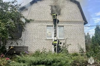 В Тверской области полыхал жилой дом