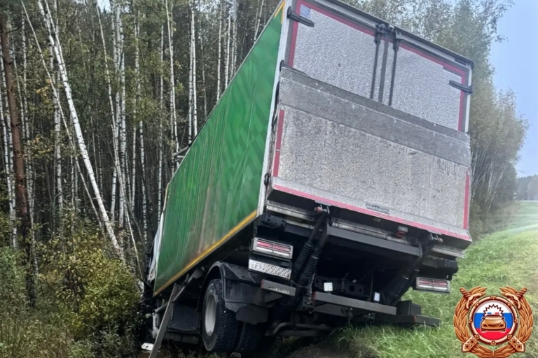 Выезд на встречную полосу стал причиной смертельного ДТП в Тверской области